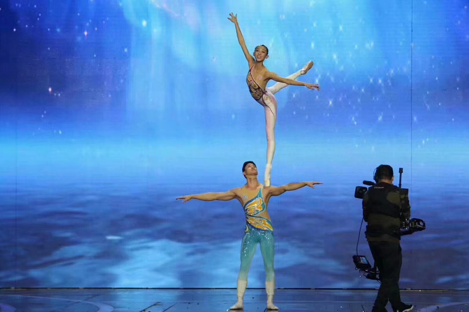 久辉-高端杂技舞蹈《肩上芭蕾》|活动资源|黑猫会活动策划服务平台