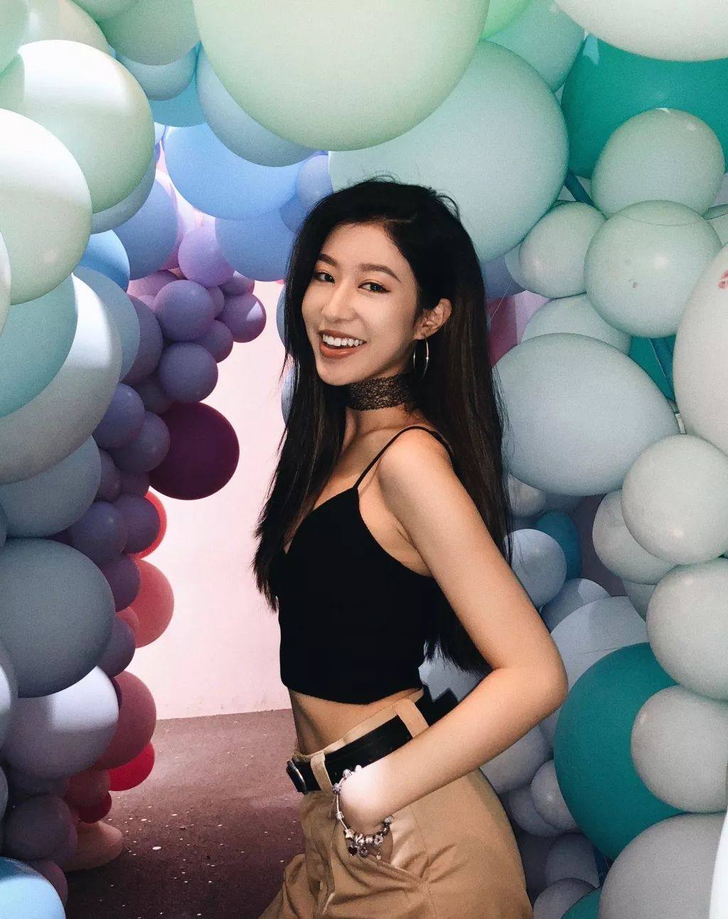 吴映香,1999年11月21日出生于巴西圣保罗,巴西籍华裔流行乐女歌手