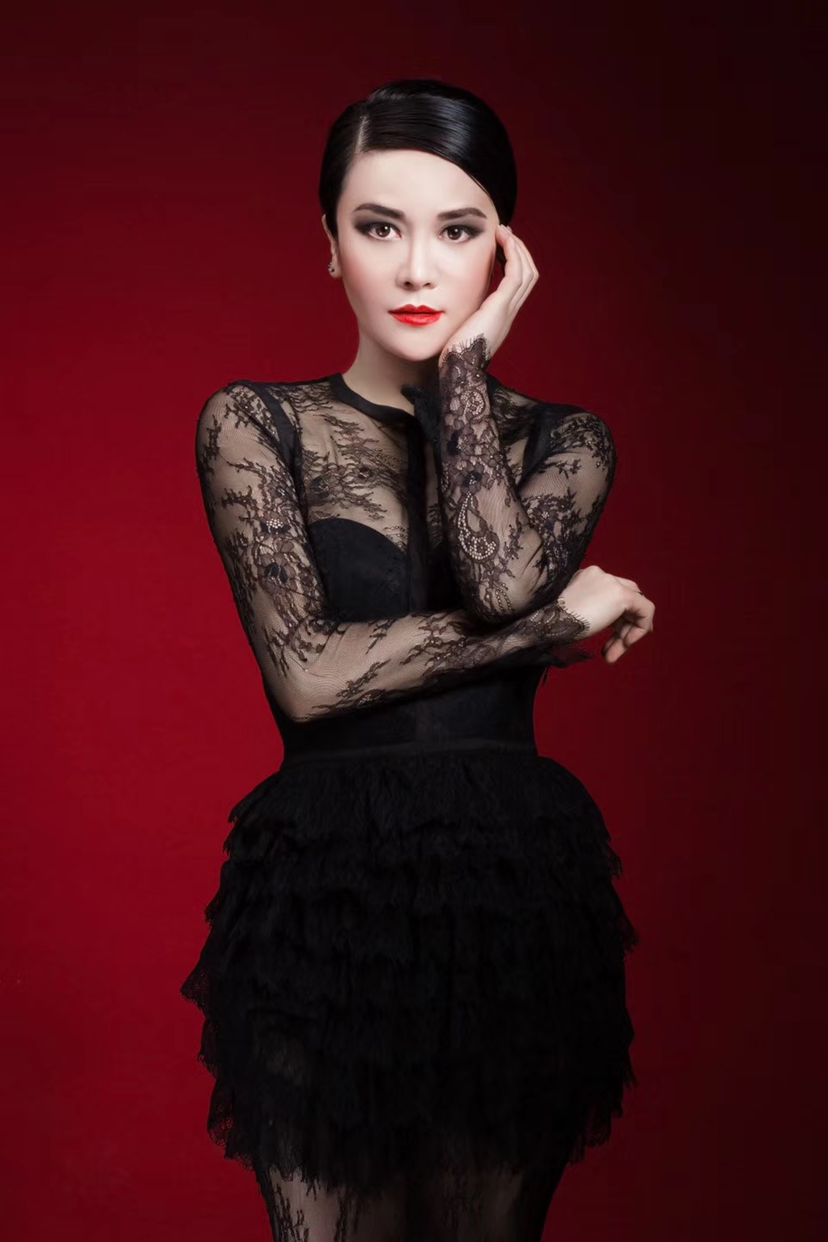 王菲模仿秀颜佳欣