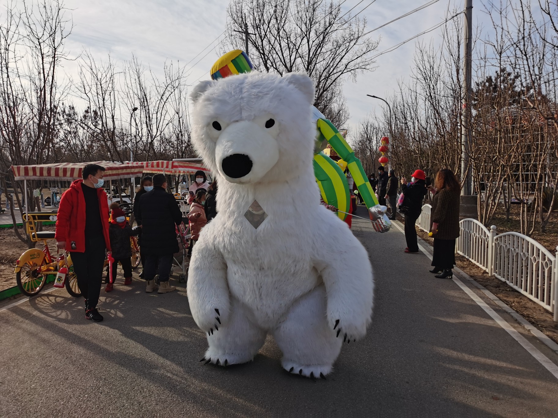 小丑人偶巡游巡游大熊猫北极熊
