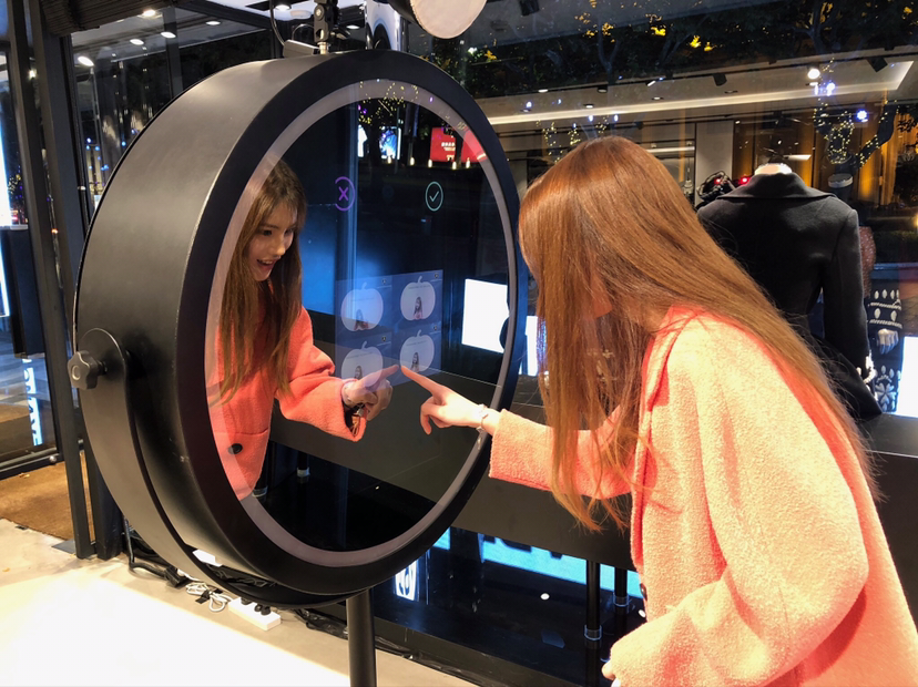 魔镜自拍,魔镜拍照,活动暖场拍照一体机|活动资源|黑猫会活动策划服务