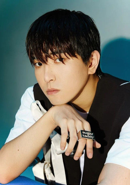 沈以诚(eason shen,1995年2月11日)江苏无锡人,中国内地男歌手,词曲