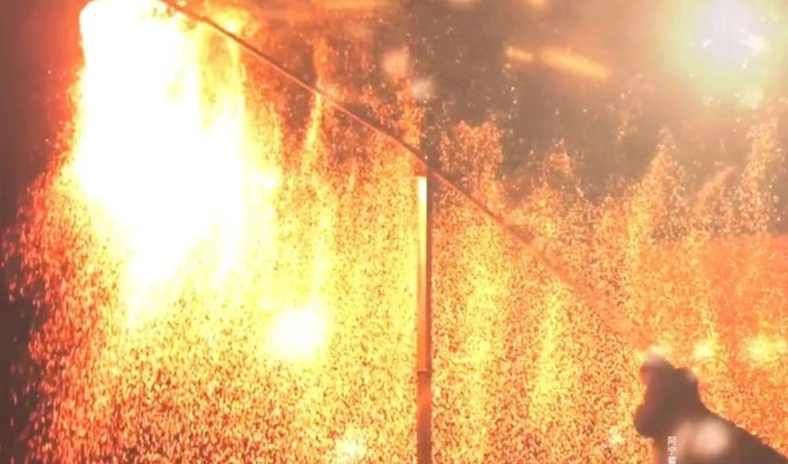 	飞天火壶，打铁花，火壶，暖场引流