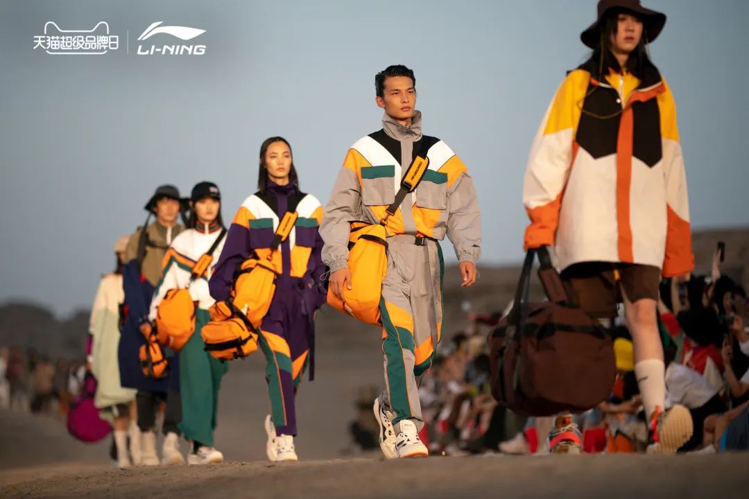 8月25日:李宁三十周年主题秀——千年敦煌元素融合,在丝绸之路探行